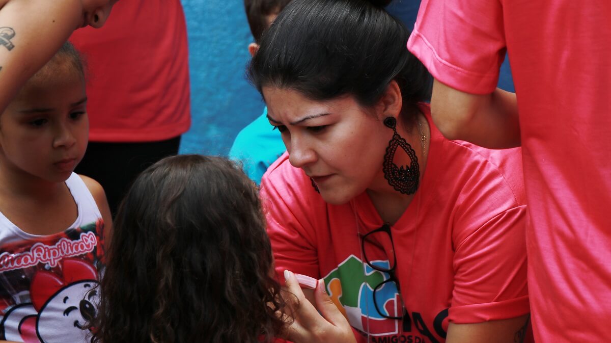 Ayuda material y voluntariado en Projetos Amigos das Crianças; Sao Paulo, Brasil